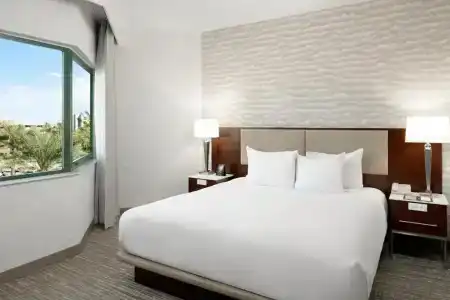 DoubleTree Suites by Hilton Phoenix - 40
