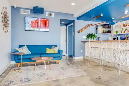 Downtowner Boutique - 10