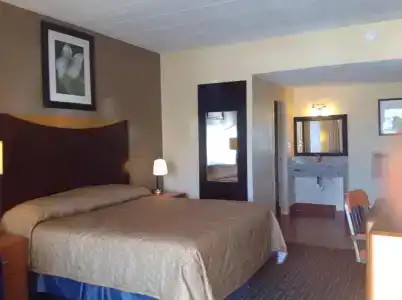 Diamond Inn & Suites - 2