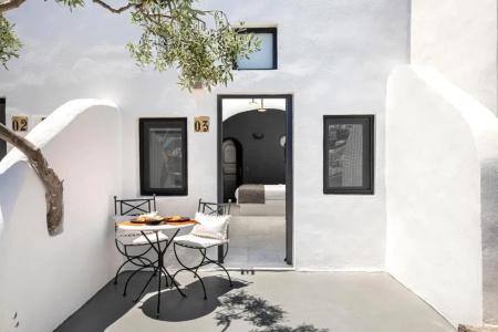 Pearl of Caldera Oia - Boutique by Pearl Collection - 99