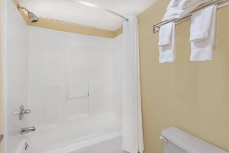 Baymont by Wyndham Pigeon Forge - 6