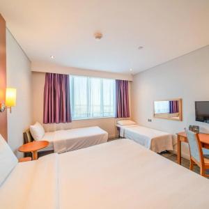 Premier Inn Abu Dhabi International Airport - 42