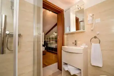 Hedera Residences - Kumbor - 43