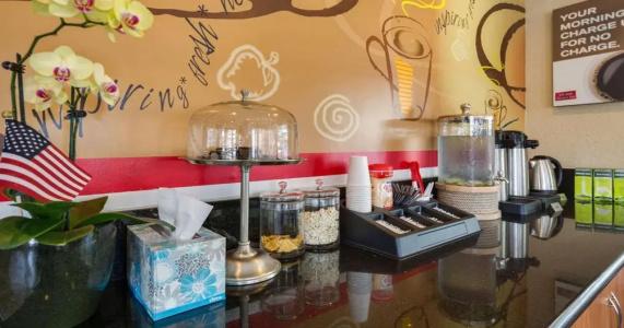 Fairfield Inn and Suites by Marriott Airport - 7