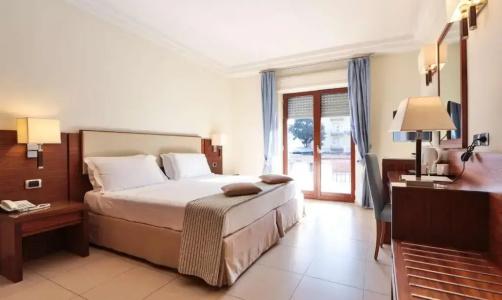 Suites & Residence - 69