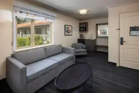 Elk Lake Inn & Suites - 84