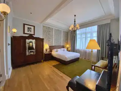 Eastern & Oriental - 10