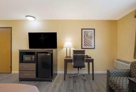 Quality Inn & Suites Airport - 49