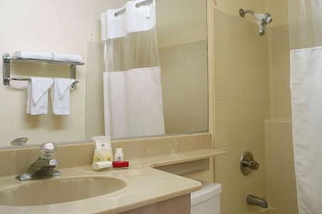 Ramada by Wyndham Los Angeles/Wilshire Center - 9