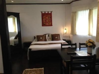 Misty Hills Boutique Cottage - 4
