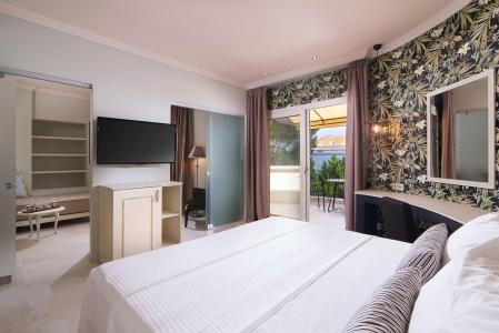 Neikos Mediterraneo Luxury Suites - 30