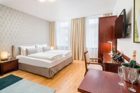 Best Western Plus Celebrity Suites - 112