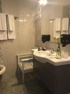 Ambra Boutique & Bistro - 8