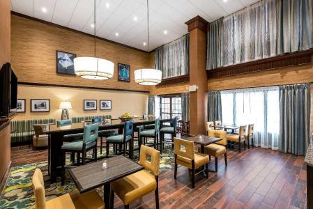 Hampton Inn - Suites-Civic Center - 20