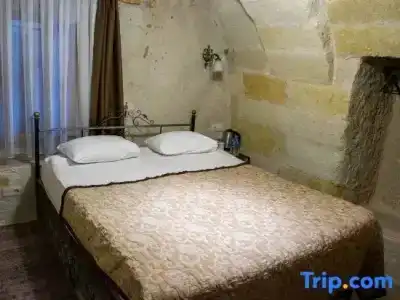 Caravanserai Cave - 275