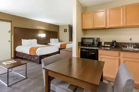 Comfort Suites At Sabino Canyon - 25