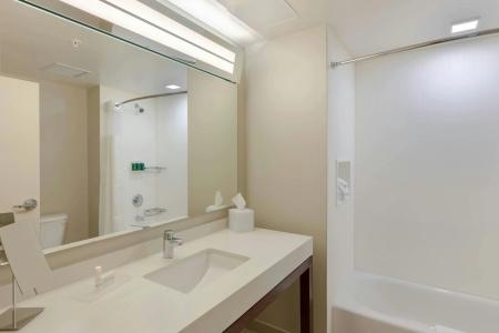 Courtyard by Marriott Savannah Airport - 8