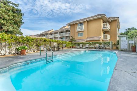 Best Western Plus Inn - 17