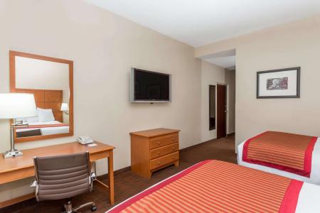 Baymont by Wyndham Savannah/Garden City - 4