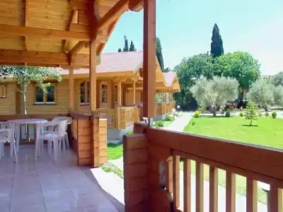 Sandy's Studios & Log-Villas - 12