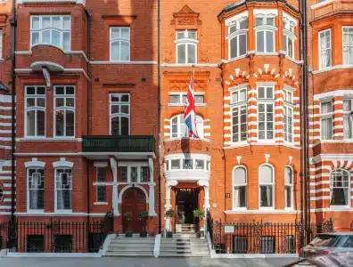 11 Cadogan Gardens & - 0