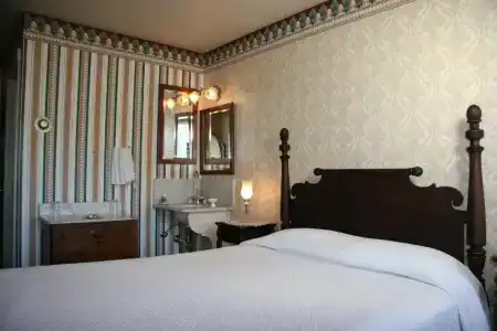 Martine Inn - 74