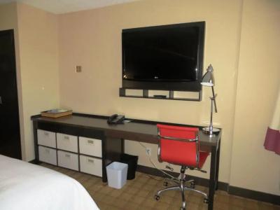 Four Points by Sheraton & Suites West - 42