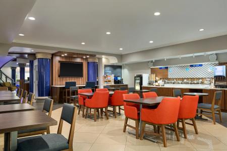 Holiday Inn Express & Suites Central - 29