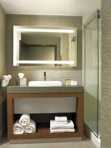 The Broadway - a DoubleTree by Hilton - 41