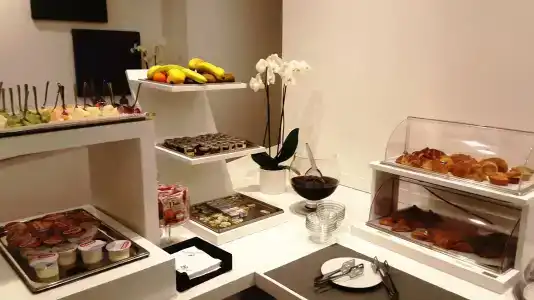 Executive Inn Boutique - 12