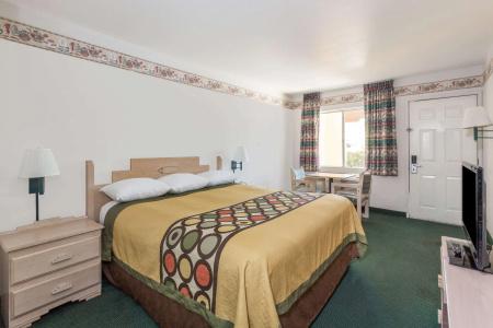 Super 8 by Wyndham - 3