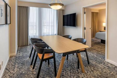 Sheraton Suites Old Town - 110