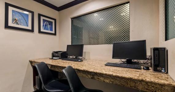Quality Inn & Suites Dallas-Cityplace - 16