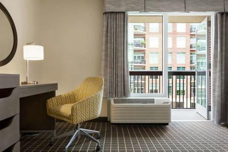 Hampton Inn & Suites-Downtown-Riverplace - 7
