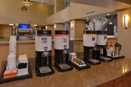 Hampton Inn and Suites North-Airport - 10