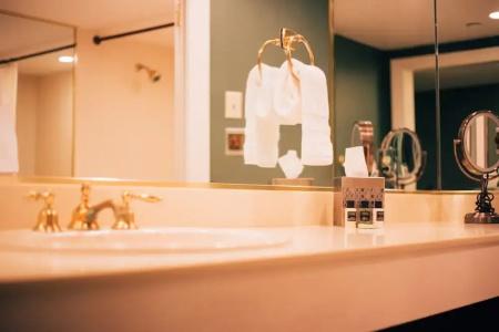 The Remington Suite and Spa - 51