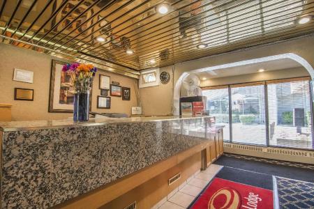 Econo Lodge Village - 26