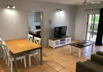 Cairns Reef Apartments & - 18
