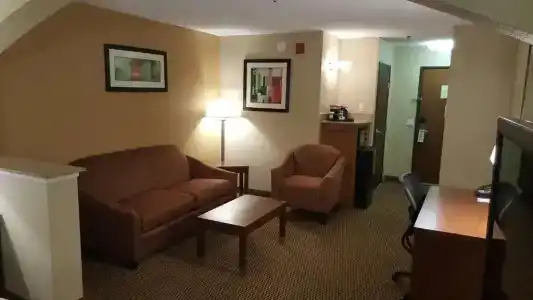 Best Western Airport Inn & Suites - 59