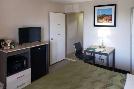 Quality Inn Airport East - 5