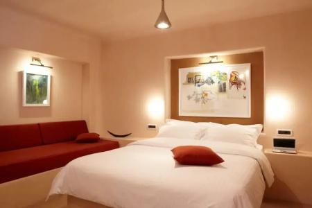Voreina Gallery Suites - 79