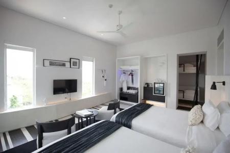 Veranda Pool Suite - 107