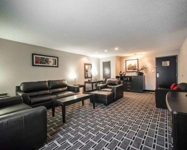 Comfort Suites Airport Nashville - 16