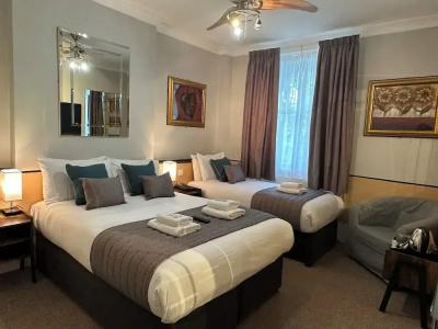 Tudor Court - 61