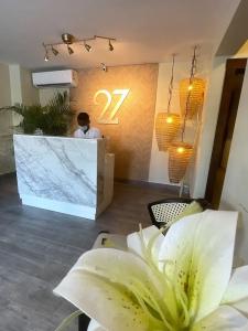 Studio 27 - 30