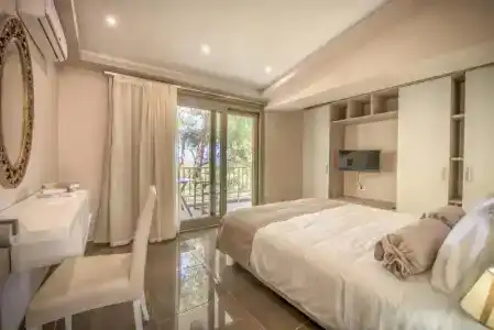 Koukounaria & Suites - 100