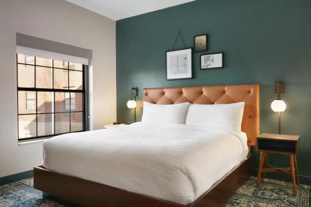 Four Points by Sheraton Arena - 2