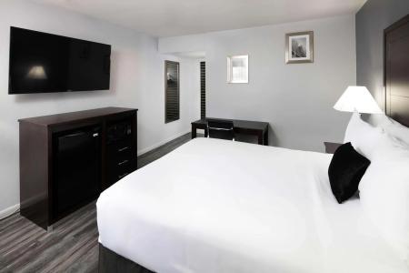 Red Lion Inn & Suites Tucson Downtown - 3