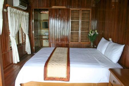 Monkey Island Resort - 4