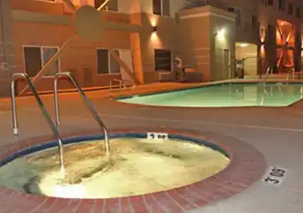 Holiday Inn Express & Suites Central - 10
